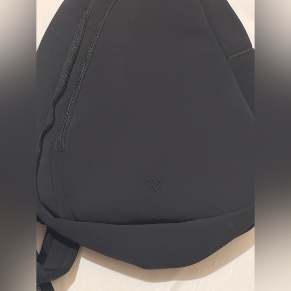 VETTA Black Sling Bag - Picture 4 of 11